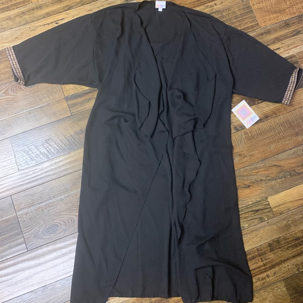 Lularoe Shirley size M solid black with small arm accent NEW